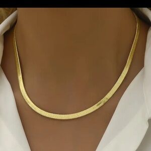 Gold tone minimalist chain